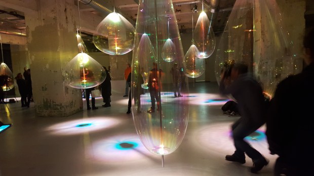 Reflecting Holons = Super cool spinning bubbles