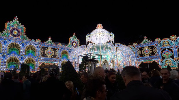 And BAM!! The cracking finale