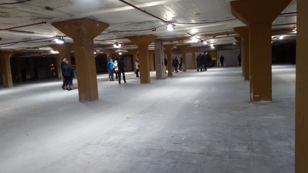 Strobogrid - Massive empty room with strobes going off = creepy shit